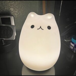 *HOST PICK* silicone cat night light